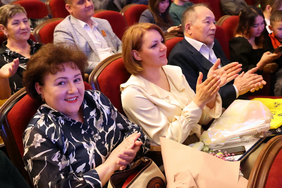 Работникам местного самоуправления вручили госнаграды 