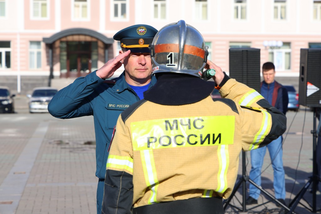 Пожарным Республики Алтай вручили государственные награды 