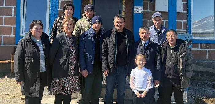 Жители Кош-Агачского района, доставлявшие гумпомощь бойцам, попали в серьезное ДТП