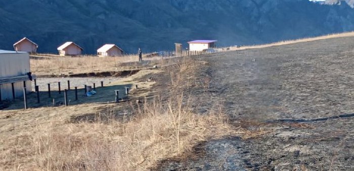 Травяной и лесной пожар произошли в Чемальском районе