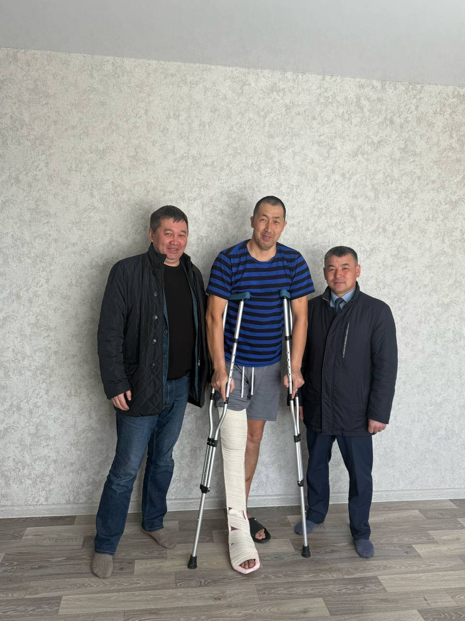 Жители Кош-Агачского района, доставлявшие гумпомощь бойцам, попали в серьезное ДТП 