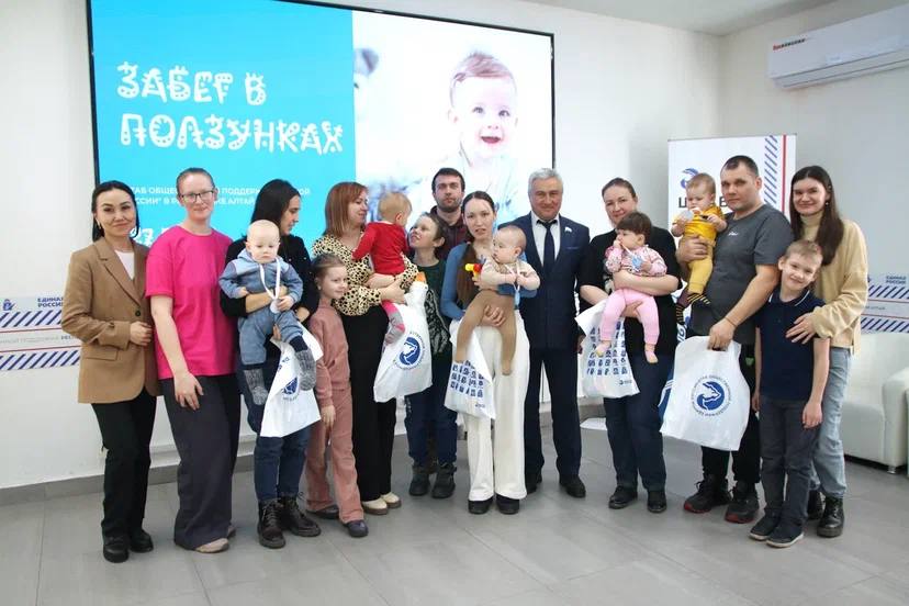 «Забег в ползунках» прошел в Горно-Алтайске 