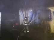 В Горно-Алтайске произошел пожар: горели два дома, надворная постройка и автобус В Горно-Алтайске произошел пожар: горели два дома, надворная постройка и автобус