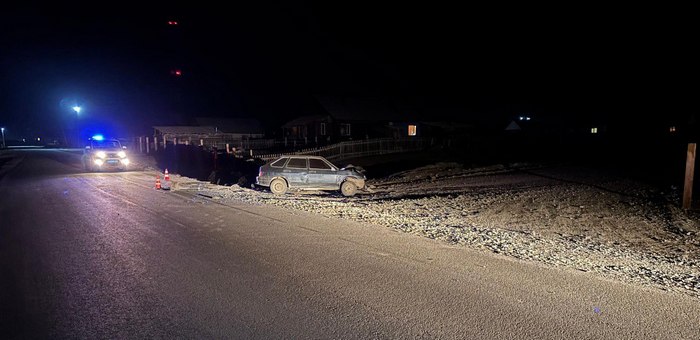 Юный мотоциклист и его пассажир пострадали в ДТП в Улагане