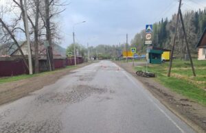 Пьяный водитель не смог справиться с мопедом и загремел в больницу