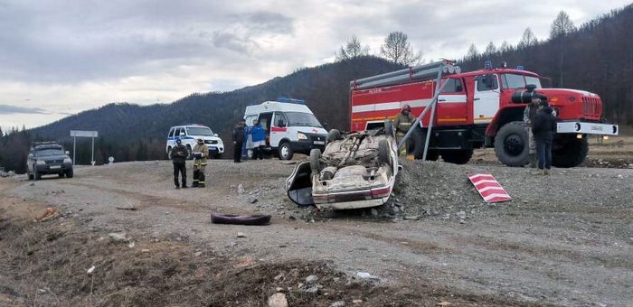 В «пьяном» ДТП в Усть-Кане пострадали водитель и пассажир