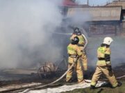 Крупный пожар в Майме: горели автомобили, жилой дом и надворные постройки Крупный пожар в Майме: горели автомобили, жилой дом и надворные постройки