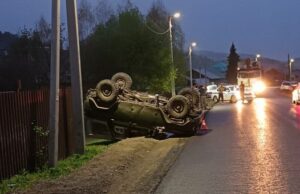 В Кызыл-Озеке перевернулся УАЗик, пострадали три человека