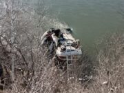 Иномарка улетела в Катунь недалеко от Усть-Коксы, водитель погиб на месте Иномарка улетела в Катунь недалеко от Усть-Коксы, водитель погиб на месте