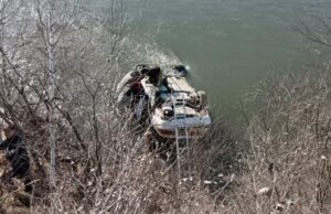 Иномарка улетела в Катунь недалеко от Усть-Коксы, водитель погиб на месте Иномарка улетела в Катунь недалеко от Усть-Коксы, водитель погиб на месте