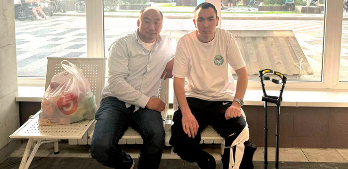 Участников СВО в госпиталях Москвы навестили главы районов