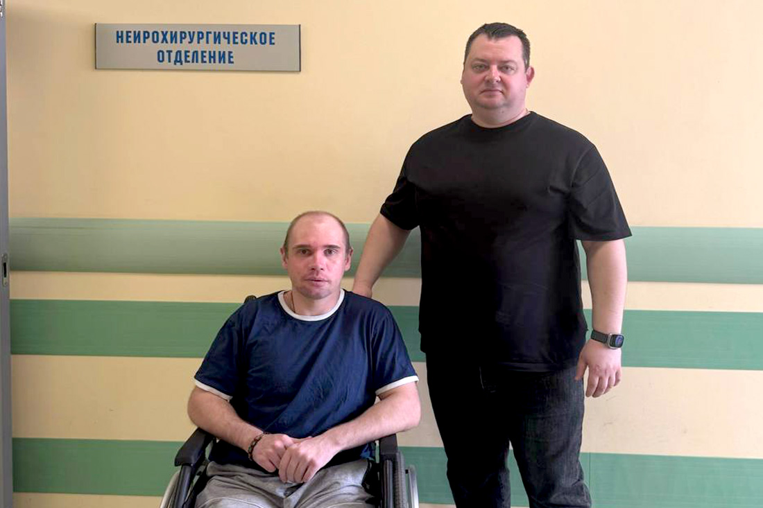 Участников СВО в госпиталях Москвы навестили главы районов 