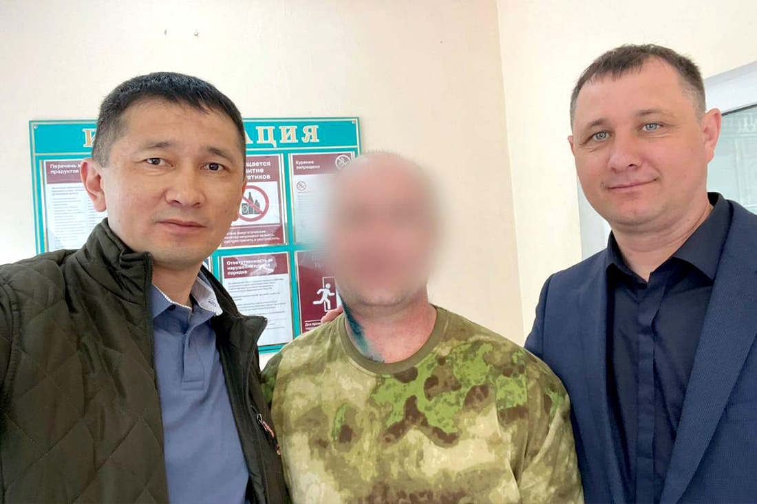Участников СВО в госпиталях Москвы навестили главы районов 