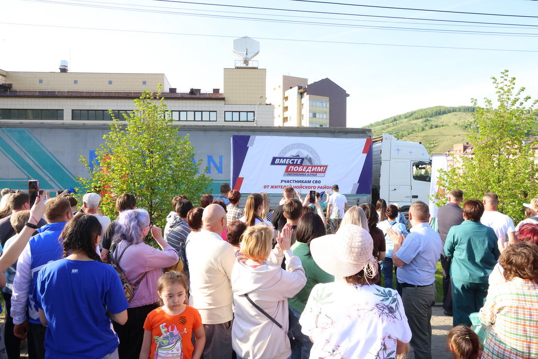 Памятник труженикам тыла и детям войны открыли в Горно-Алтайске 