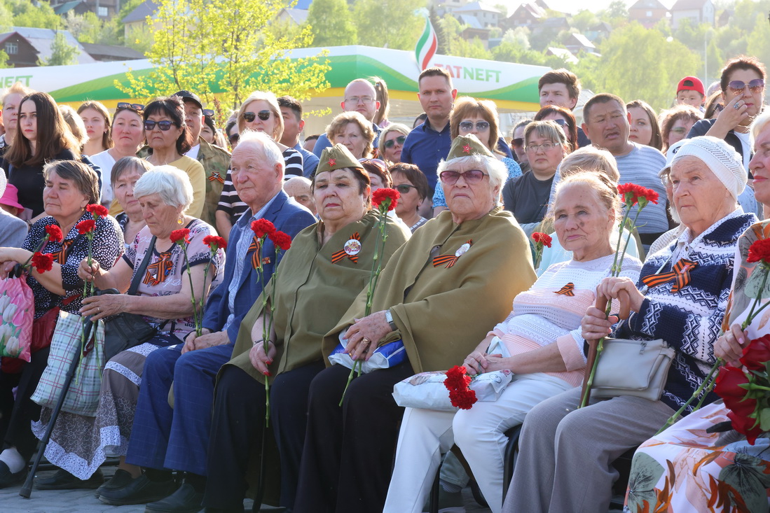 Памятник труженикам тыла и детям войны открыли в Горно-Алтайске 