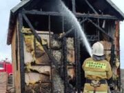 Два человека пострадали на пожаре в Усть-Кане