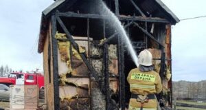 Два человека пострадали на пожаре в Усть-Кане