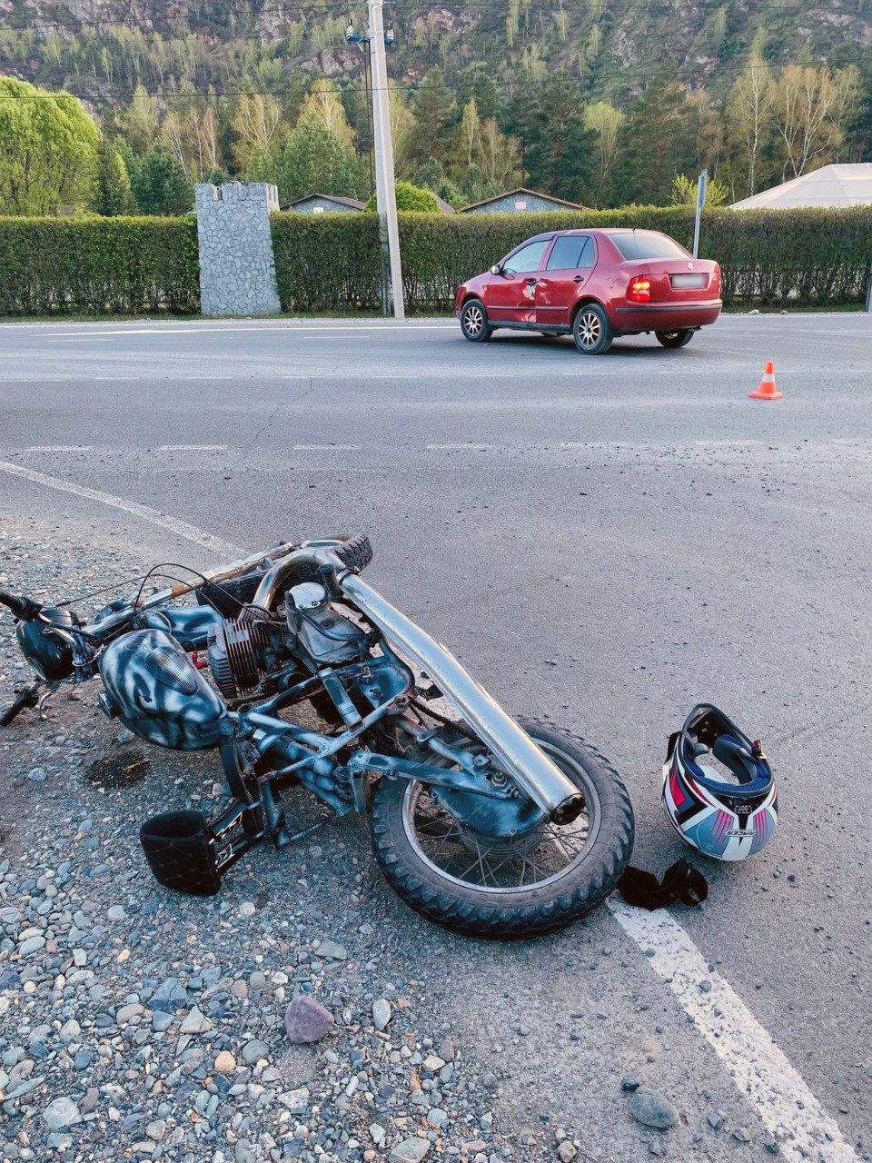 Новосибирец на иномарке сбил мотоциклиста в Чемальском районе