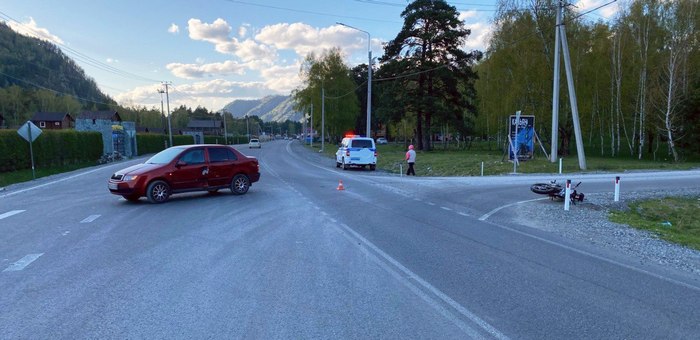 Иномарка и мотоцикл столкнулись в Чемальском районе