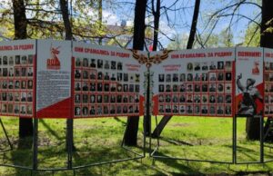 «Стену памяти» монтируют в Парке Победы