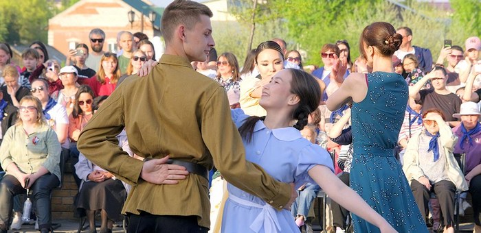 Акция «Синий платочек Победы» прошла на Алтае