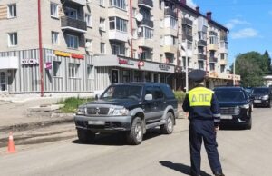 Восьмилетний мальчик попал под колеса иномарки в Горно-Алтайске Восьмилетний мальчик попал под колеса иномарки в Горно-Алтайске
