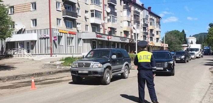 Восьмилетний мальчик попал под колеса иномарки в Горно-Алтайске