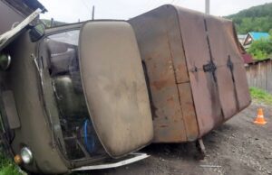 В Горно-Алтайске перевернулся УАЗ, пострадал водитель В Горно-Алтайске перевернулся УАЗ, пострадал водитель