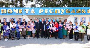 В Горно-Алтайске открыли обновленную Доску почета республики