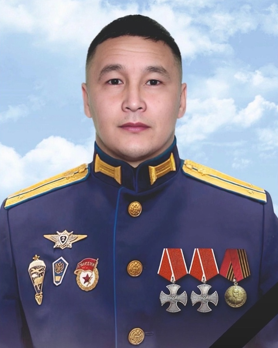 Родным Айдара Карабашева вручили Золотую Звезду Героя России