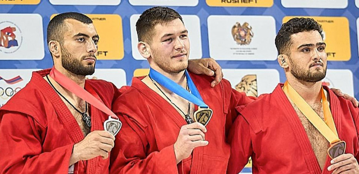 Артём Тадин одержал победу на Кубке мира по боевому самбо