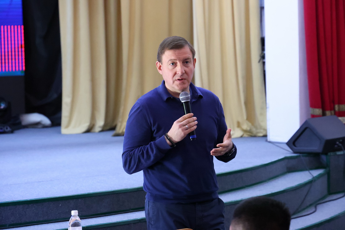Андрей Турчак в Усть-Кане встретился с жителями 