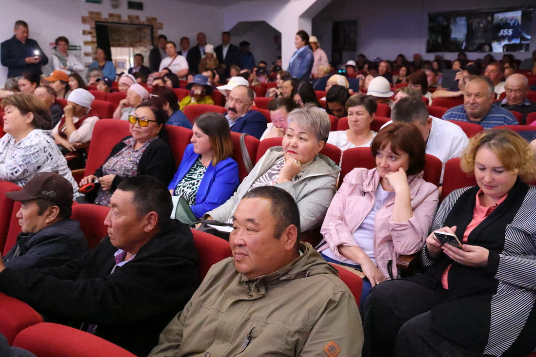 Андрей Турчак в Усть-Кане встретился с жителями 