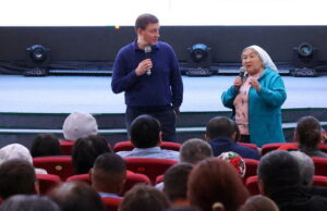 «Никто наши районы и села не режет»: Андрей Турчак встретился с жителями Усть-Канского района «Никто наши районы и села не режет»: Андрей Турчак в Усть-Кане встретился с жителями