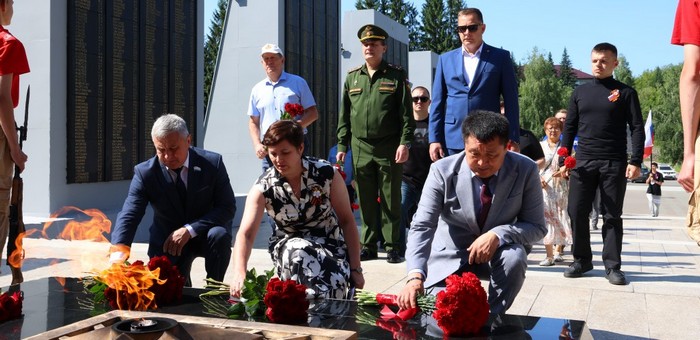 В Горно-Алтайске прошли мероприятия, посвященные Дню памяти и скорби