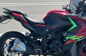 Toyota и Racer столкнулись в Дубровке, пострадал мотоциклист