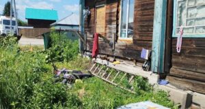 Пьяный мотоциклист влетел в металлический забор в Горно-Алтайске Пьяный мотоциклист влетел в металлический забор в Горно-Алтайске