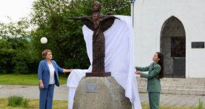 Памятник «Мать России» открыли в Майме
