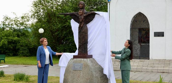 Памятник «Мать России» открыли в Майме