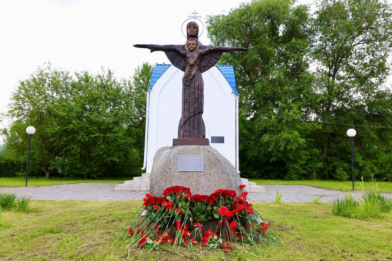 Памятник «Мать России» открыли в Майме 