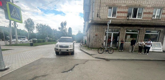 Автоледи на «Крузере» сбила 15-летнего велосипедиста в Горно-Алтайске