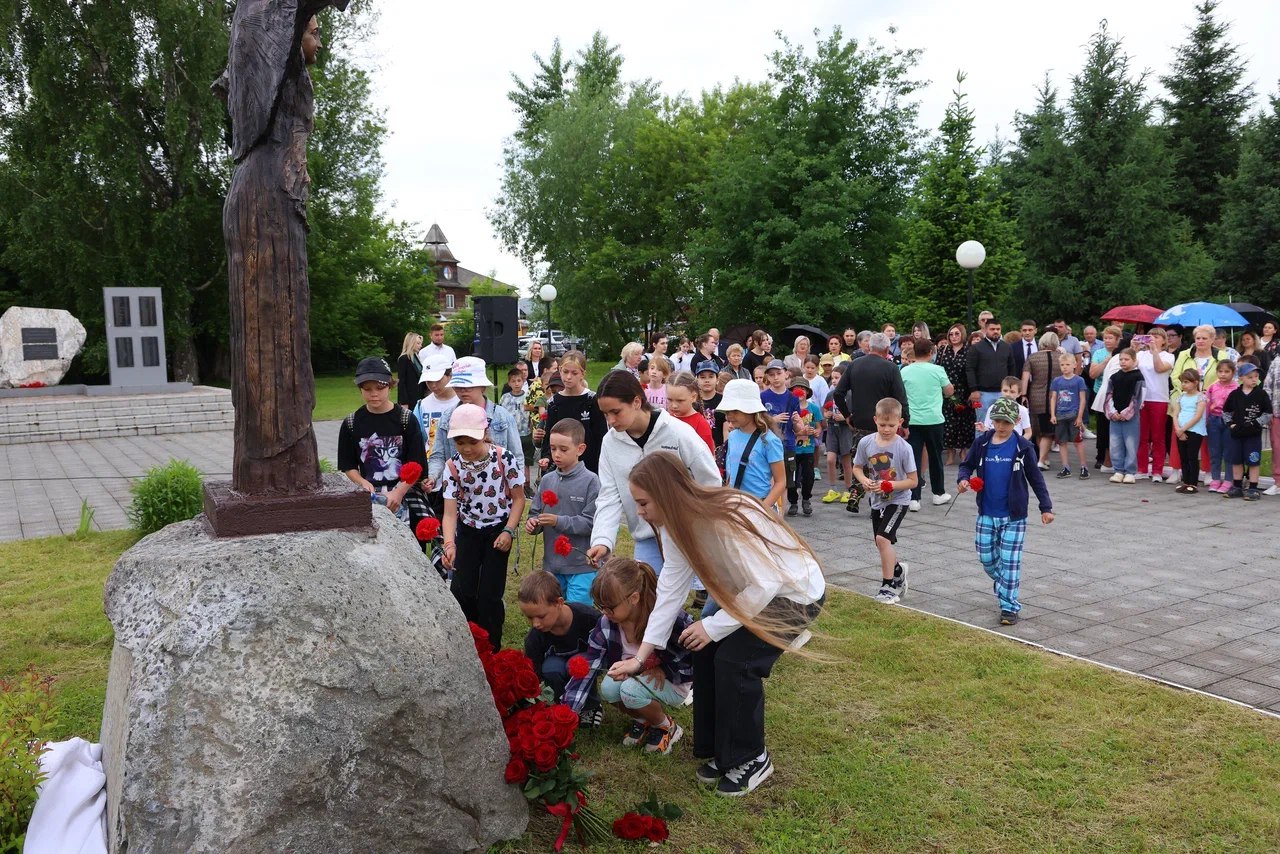 Памятник «Мать России» открыли в Майме 