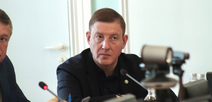 Турчак обсудил с депутатами земельные и кадровые вопросы