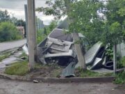 Иномарка влетела в забор в Горно-Алтайске, пострадали четыре человека Иномарка влетела в забор в Горно-Алтайске, пострадали четыре человека