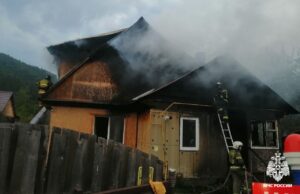 Крупный пожар в Соузге: сгорел дом и надворные постройки