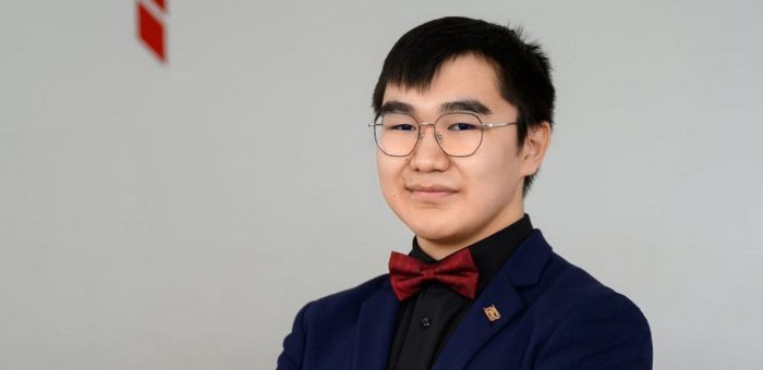 Ученик РКЛ сдал ЕГЭ по физике на 100 баллов