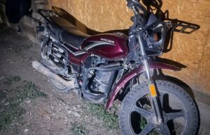 16-летняя мотоциклистка взрезалась в забор в Ортолыке и попала в больницу