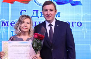 Медиков поздравили с профессиональным праздником Медиков региона поздравили с профессиональным праздником
