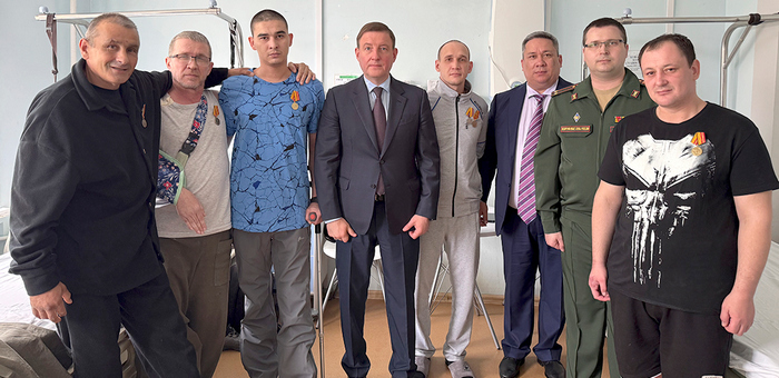 Глава республики вручил медали участникам СВО в московском госпитале