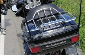 Байкер на Harley Davidson попал в ДТП на Чуйском тракте Байкер на Harley Davidson попал в ДТП на Чуйском тракте